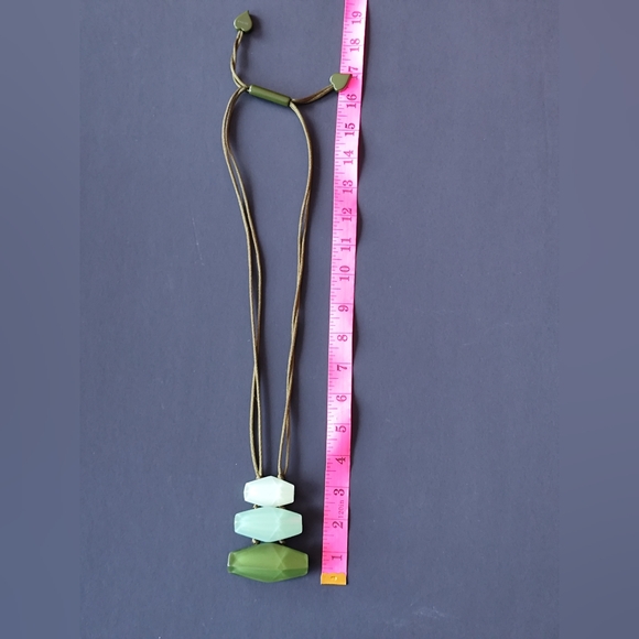 ZSISKA Large Statement 3 Tone Green Resin Pendant Necklace - Picture 9 of 9